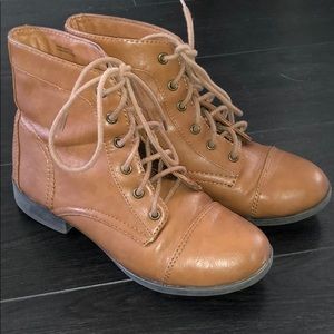 Forever 21 Low boots. Size 7